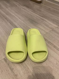Yeezy slides size 6 US men