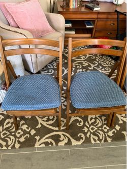 4 Wooden Folding Chairs with Seat Cushions