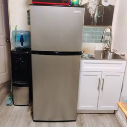 Small Fridge And Dresser 