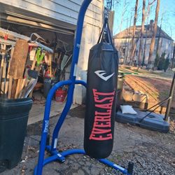 100 LB Everlast Punching Bag With Heavy Duty Stand
