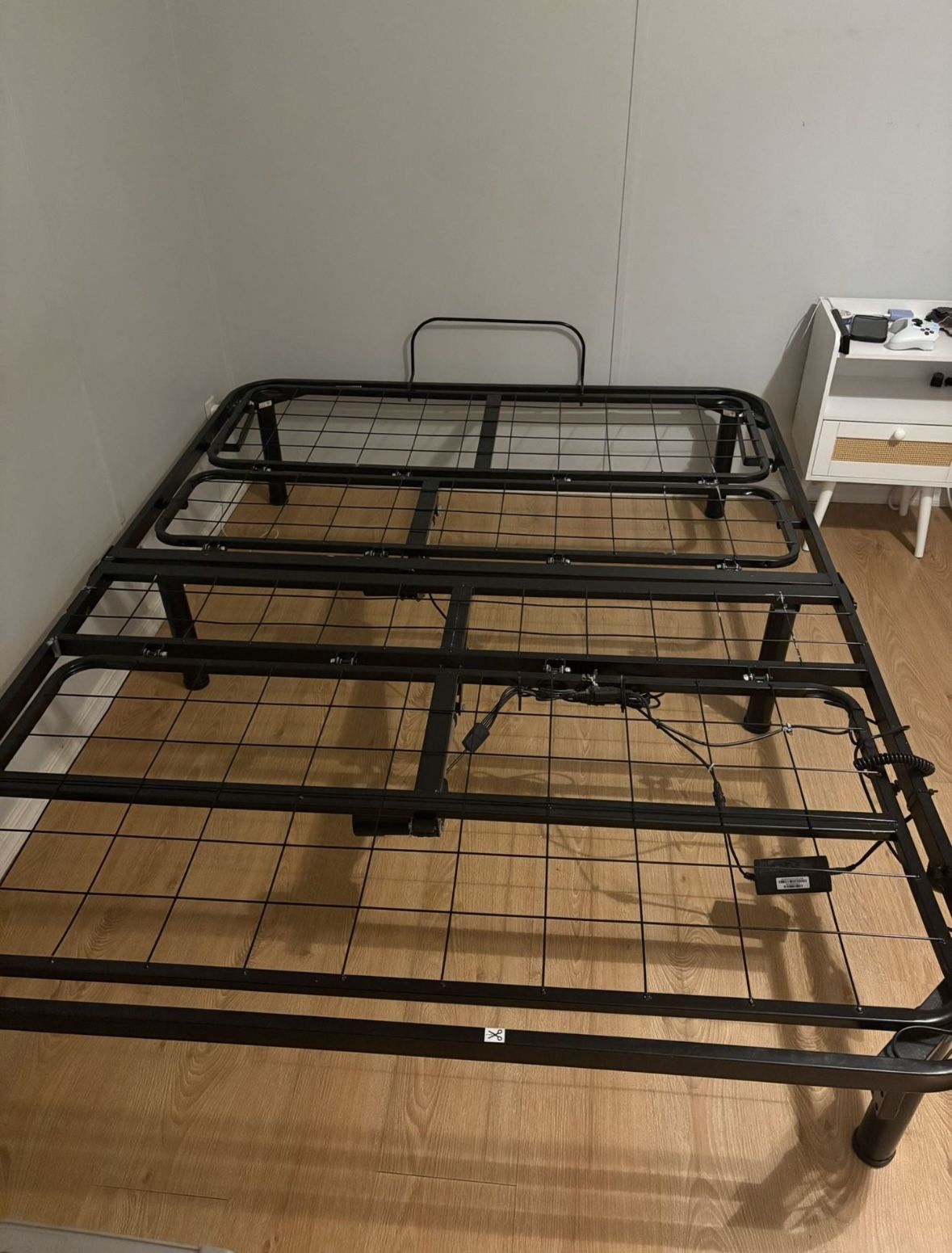 Adjustable bed frame queen size