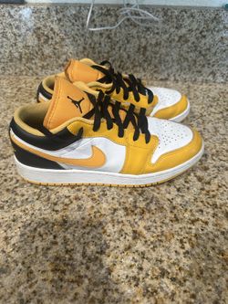 Yellow Jordan 1’s 7y