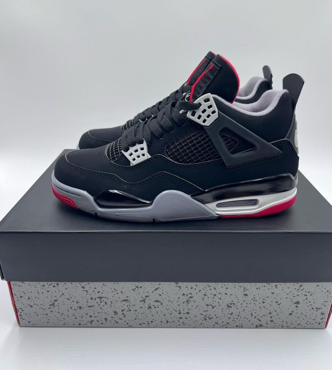 Breds Jordan 4