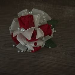 corsage 