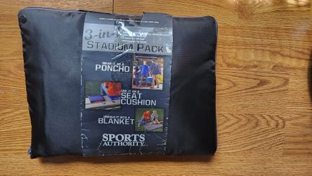 NWT Stadium Seat Game Poncho Travel Blanket Sport Pack Tailgate Camp