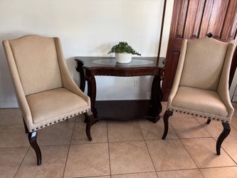 Set of 2 beige accent chairs