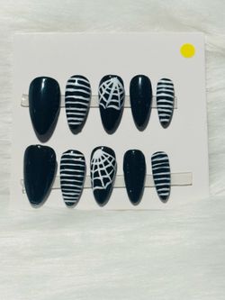 Press on nails