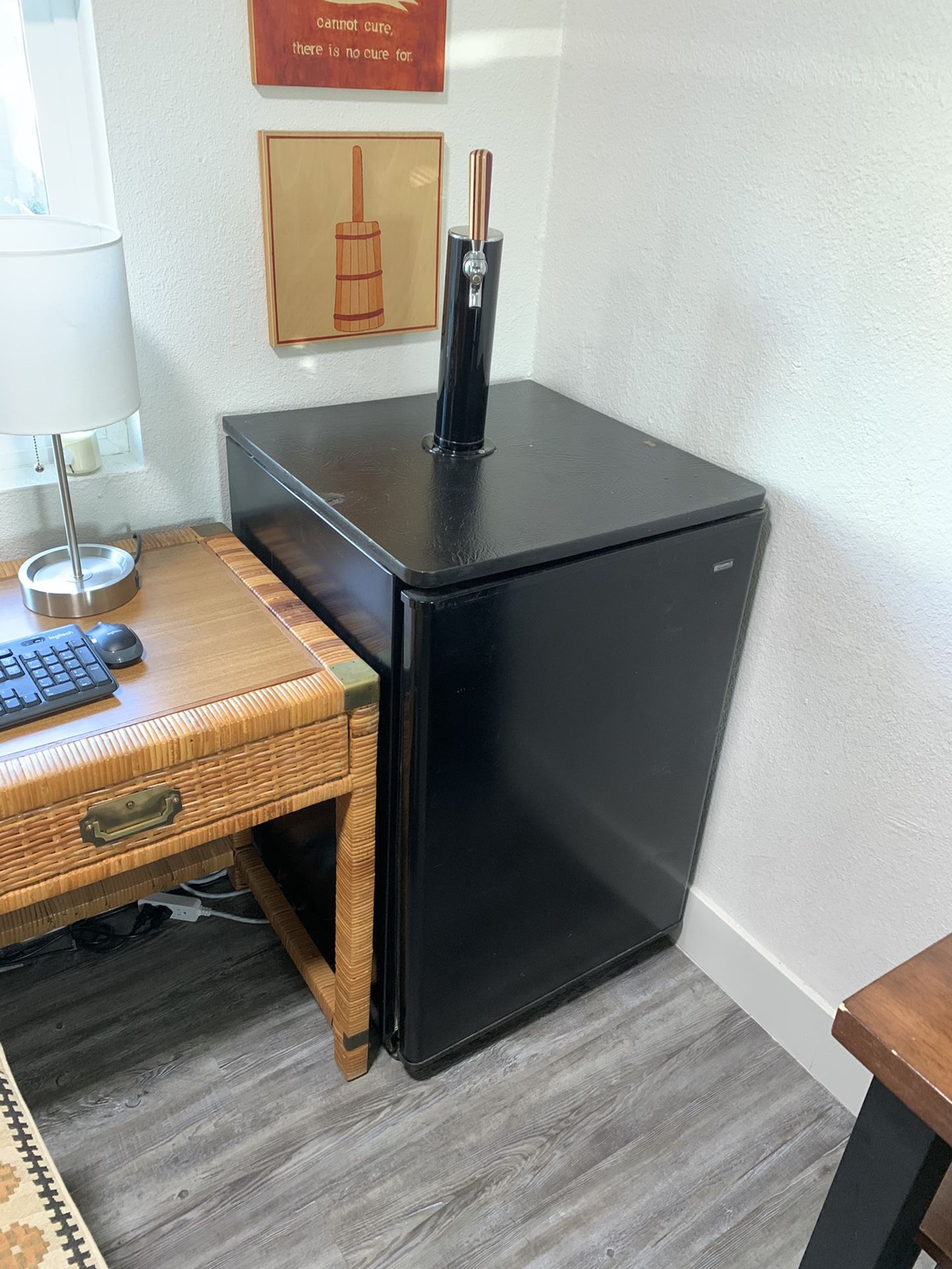 Kegerator Kenmore Runs Great 200 OBO for Sale in Phoenix, AZ OfferUp