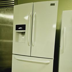 Frigidare Refrigerator Working Perfectly Fine Very Clean Super Capacity I Can Deliver To You 90 Days Warranty 