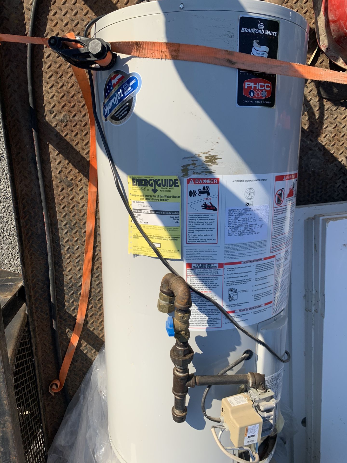 Water Heater with Expansion Tank and Blower