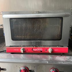 Avantco CO-16 Half Size Countertop Convection Oven, 1.5 Cu. Ft. - 120V , 1600W