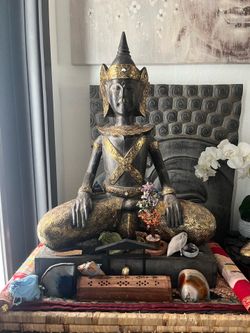 Buddha statuette