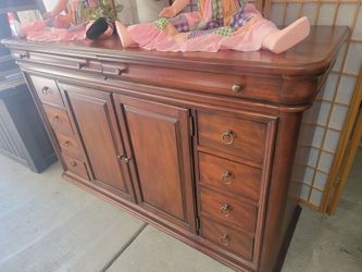 Beautifull item good quality must see