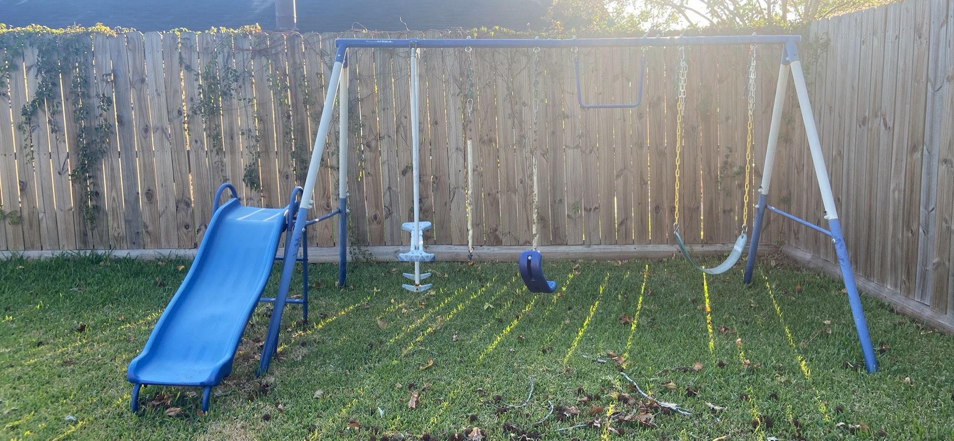Kids swing set