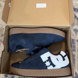 NEW Men’s Size 9.5 DC Shoes