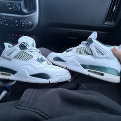 Jordan 4s