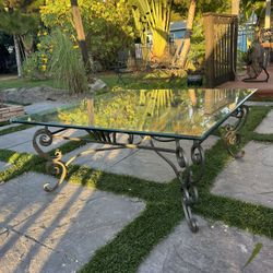 Cocktail Table, Beautiful Heavy Glass Top, Sturdy Base