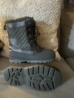 Kids size 1 snow boots