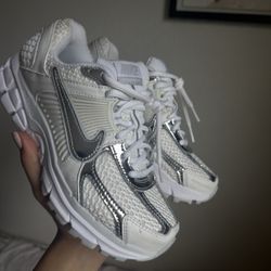 Nike Vomeros Size 6 Women