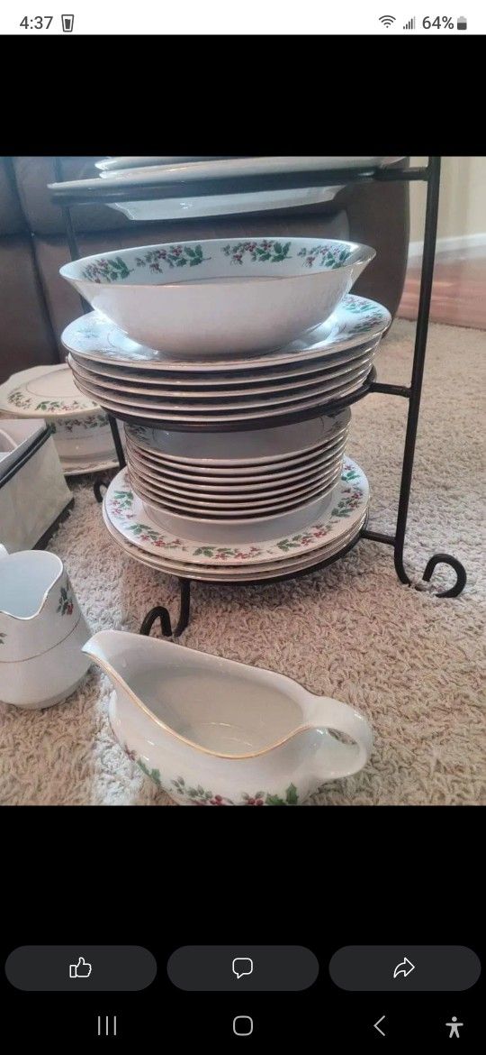 Holiday Dinnerware Set