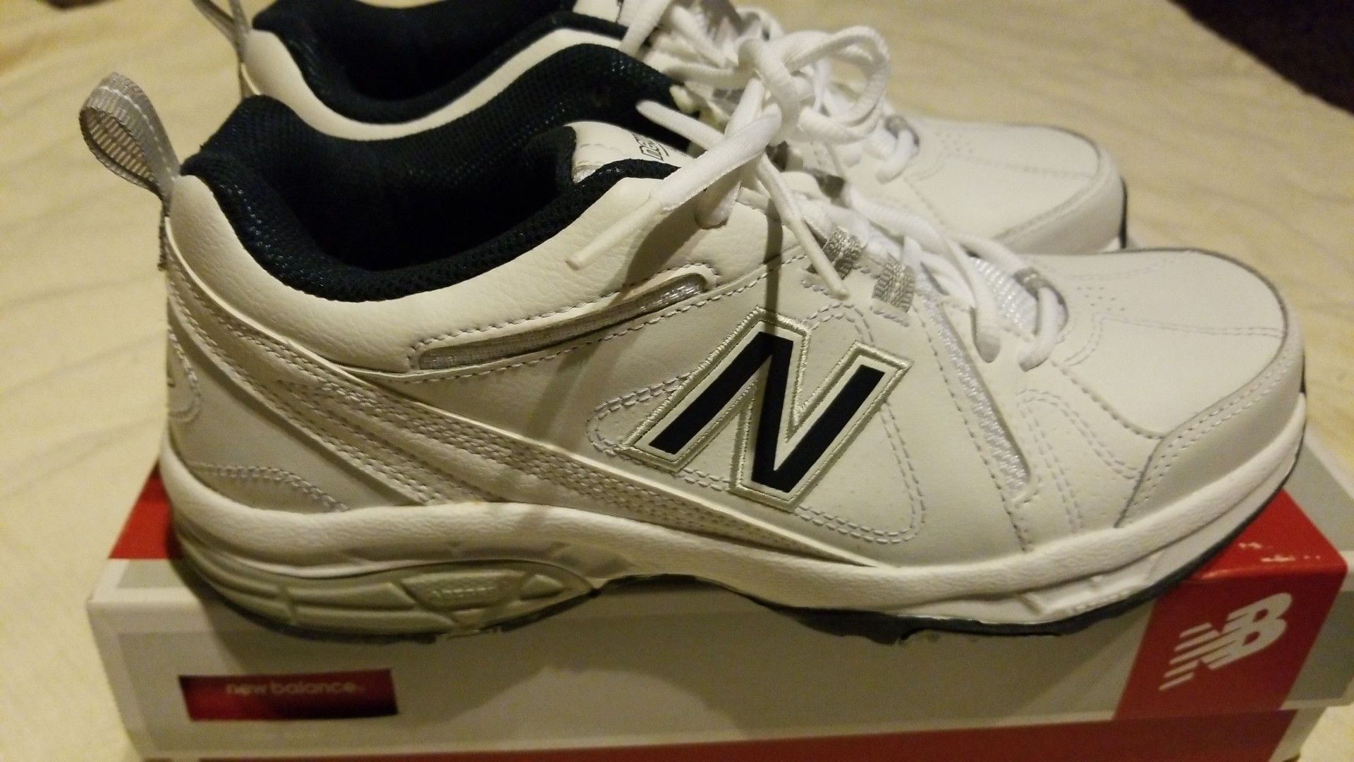 NEW mens shoes athletic leather NEW BALANCE sz 8.5