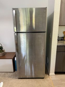 Refrigerator with Ice Maker 🧊🧊