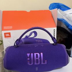 JBL charge 6 Bluetooth Speaker Purple Like New 