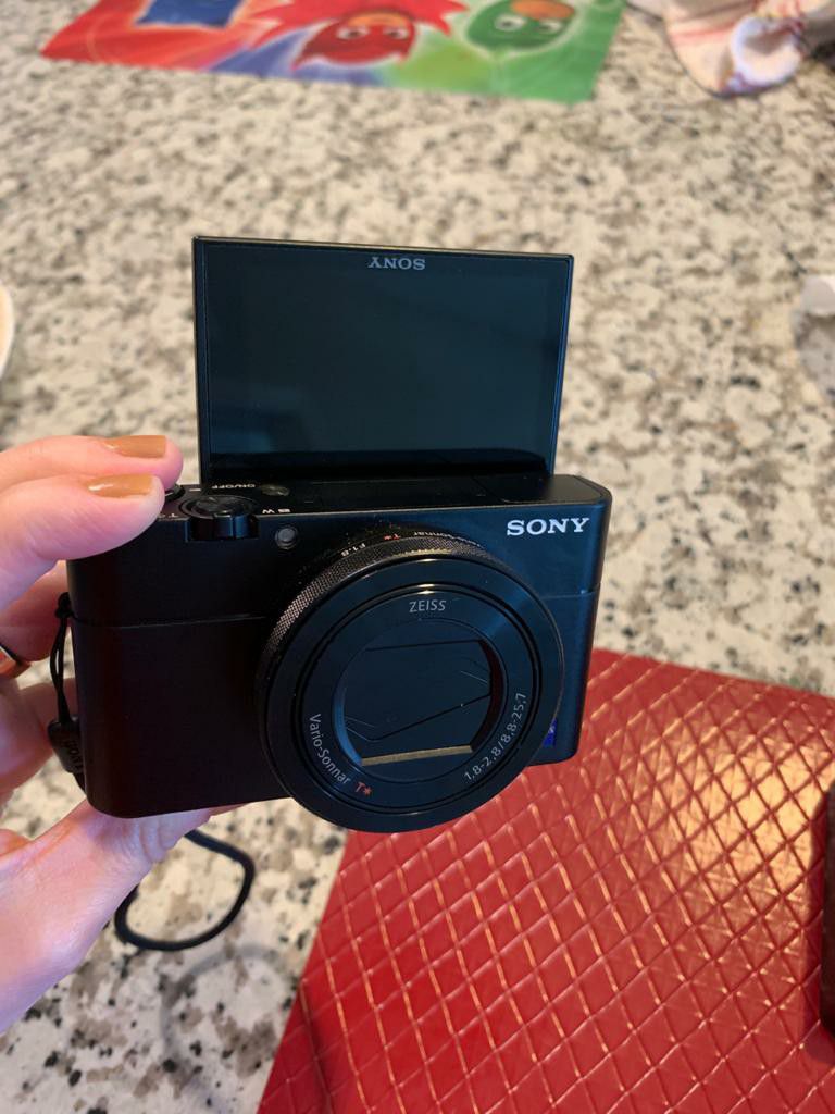SONY Camera DSC - RX 100 V