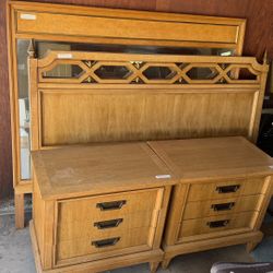 6-PIECE Vintage Bedroom Set Blond Oak—Bed Frame, Nightstands, Dresser—GREAT CONDITION