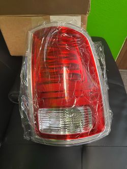 2500 dodge ram 2018  tail light