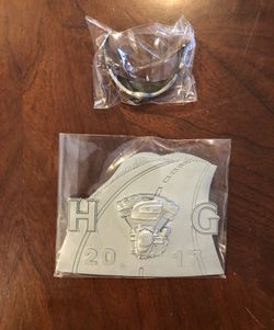 2017 HARLEY DAVIDSON HOG OFFICER CHAPTER MEDALLION PLAQUE WITH STAND