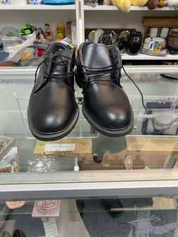 Size 9.5. Bates Black Leather Oxford Shoe.