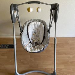 Graco Slim Spaces Baby Swing