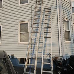Vendo 2 Escaleras 28 Y 32 150 Por Las 2