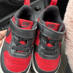 Nike Court Borough 5C