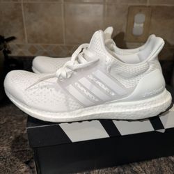 Ultraboost triple White *brand New*