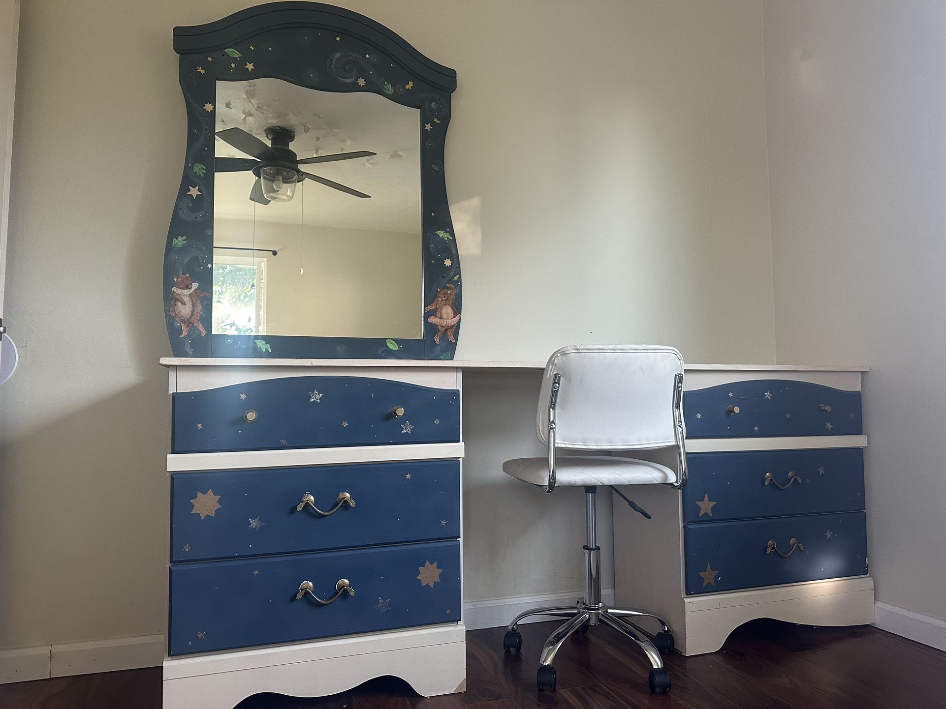 Dresser/desk