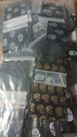 300+ skull zip top baggies 1.25"