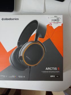 Arctis 5 steelseries Gaming Headset (Sells For 100$ In amazon)