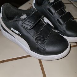 Little boys pumas size 12c in new condition 
