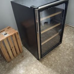 INSIGNIA DRINK COOLER