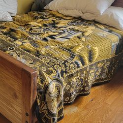 FULL SIZE BED SOLID WOOD