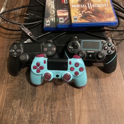 PS4 W/3Controllers