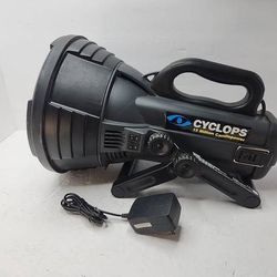 └➤➤➤ Cyclops 15 Million Candle Power Rechargeable Spotlight 