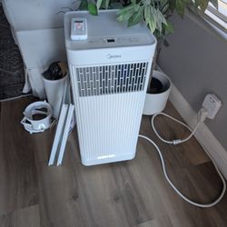 **Like New** Midea MAP05S1AWT Portable AC -App  and Remote Controlled