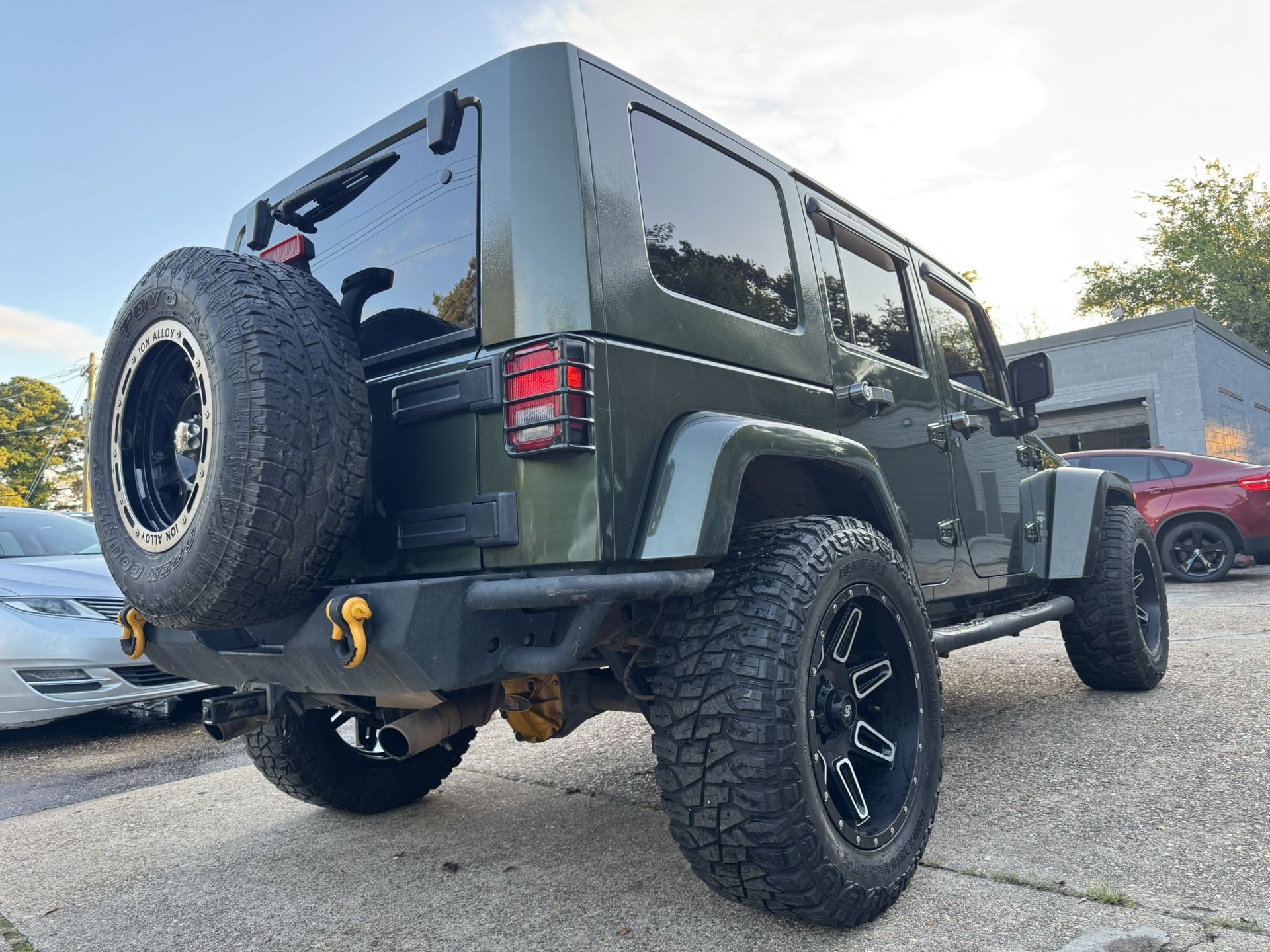 2008 JEEP WRANGLER UNLIMITED SAHARA 3.8 4X4  FINANCING AVAILABLE THROUGH LENDERS! Clean Carfax! Clean title!  Just inspected 08/26 , serviced and deta