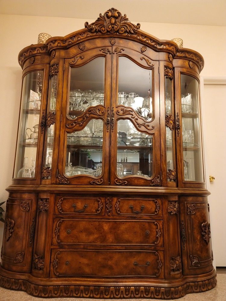 Beautiful Detailed Buffet Hutch