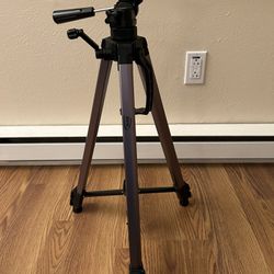 “Digital Concepts” Camera Tripod