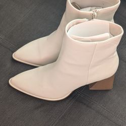 Women's Boots Size 8