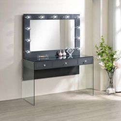 Glamorous Vanity Desk and Mirror!  SALE!! 